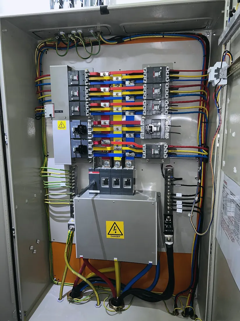 Aldar sales centre, Umm Suqeim: distribution board, wired and labelled (frame 1 of 3)