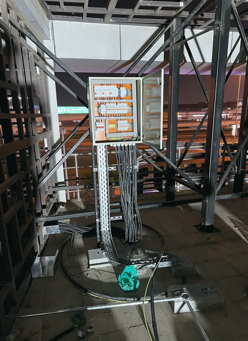 Site: cable trays and containment on the steel structure (frame 3 of 3)